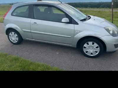Gebraucht Ford Fiesta 69 PS (50 kW) 2009 Silber Kleinwagen