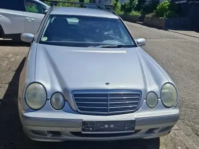 Używany Mercedes E220