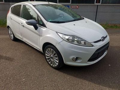 Usata Ford Fiesta Titanium 82 CV (60 kW) 2009 Bianco Utilitaria