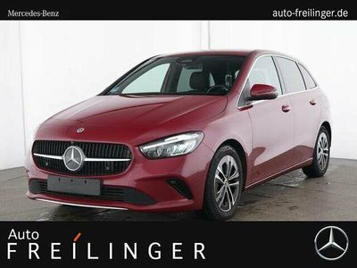Używany Mercedes B200 Progressive 150 KM (110 kW) 2024 Czerwony Minivan