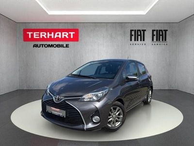 Usata Toyota Yaris Comfort 99 CV (72 kW) 2016 Grigio Utilitaria