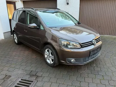 Gebraucht VW Touran Trendline 105 PS (77 kW) 2012 Braun Van / Kleinbus