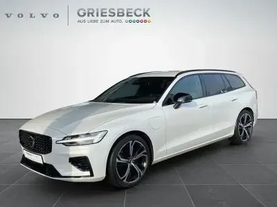 Używany Volvo V60 Plus 455 KM (334 kW) 2022 Biały Kombi