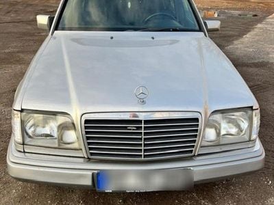 Silber Gebraucht 1994 Mercedes E280 Kombi | 4.999 €