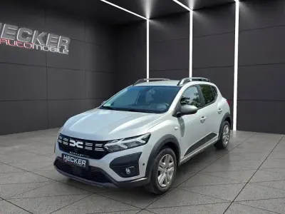 Gebraucht Dacia Sandero Stepway 101 PS (74 kW) 2023 Mondsteingrau Kleinwagen