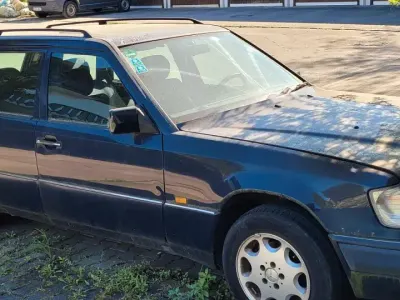 Gebraucht Mercedes E200 136 PS (100 kW) 1995 Blau Kombi