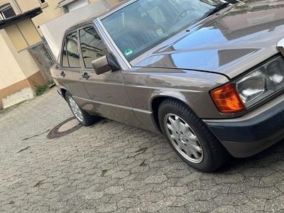 Usata Mercedes 190 122 CV (89 kW) 1989 Beige Berlina
