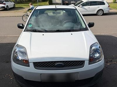 Gebraucht Ford Fiesta 68 PS (50 kW) 2009 Weiß Kleinwagen