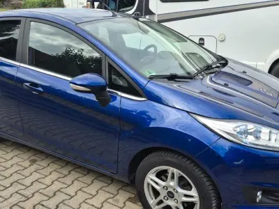 Gebraucht Ford Fiesta Champions Edition 80 PS (58 kW) 2014 Blau Kleinwagen