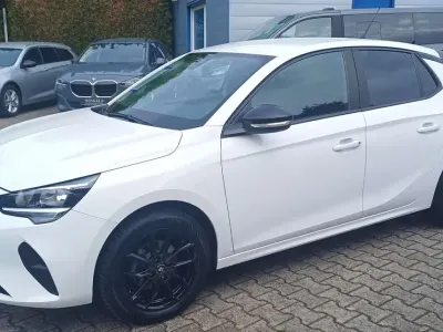 Używany Opel Corsa Edition 75 KM (55 kW) 2020 Biały Hatchback