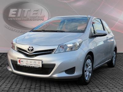 Gebraucht Toyota Yaris Comfort 99 PS (72 kW) 2012 Silber metallic Kleinwagen