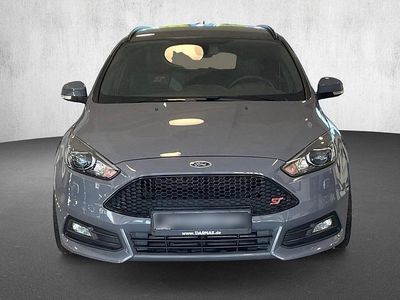 Grau Gebraucht 2018 Ford Focus ST Kombi | 18.500 € (Etwas zu teuer)