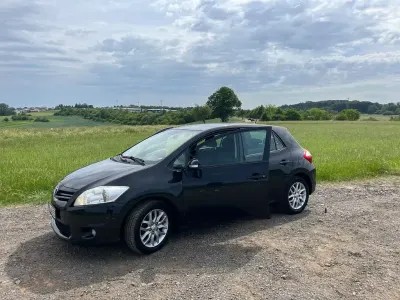 Gebraucht Toyota Auris Life 132 PS (97 kW) 2010 Schwarz Kleinwagen