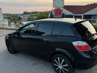 Gebraucht Opel Astra 105 PS (77 kW) 2005 Schwarz Kleinwagen