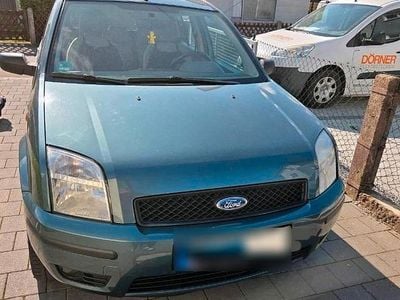 Second-hand Ford Fusion 80 CP (58 kW) 2003 Verde Hatchback