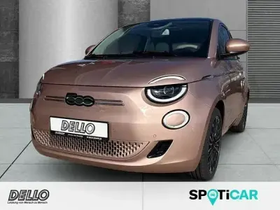 Gebraucht Fiat 500e La Prima 86 kW (118 PS) 2023 Rose gold Kleinwagen