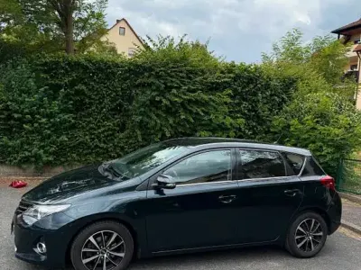 Gebraucht Toyota Auris Edition 124 PS (91 kW) 2014 Schwarz Limousine