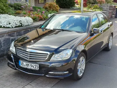Używany Mercedes C180 156 KM (114 kW) 2013 Czarny Sedan/Limuzyna