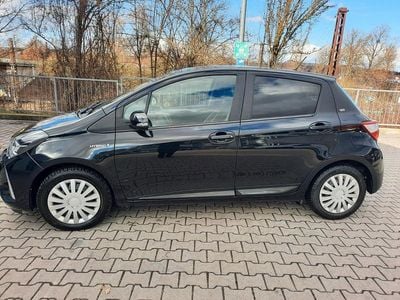 Gebraucht Toyota Yaris Hybrid Club 137 PS (100 kW) 2020 Schwarz Kleinwagen