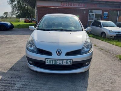 gebraucht Renault Clio III by Rip Curl 1.2 16V Klima Tüv Neu