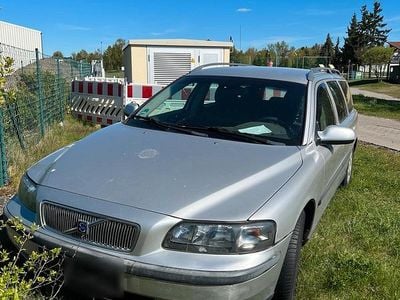 Second-hand Volvo V70 140 CP (102 kW) 2001 Argintiu Break