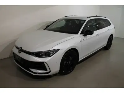 Gebraucht VW Passat R-line 150 PS (110 kW) 2026 Weiß Kombi