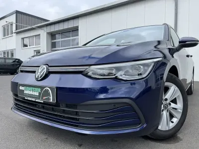 Gebraucht VW Golf VIII Life 131 PS (96 kW) 2023 Atlantik blue Kombi