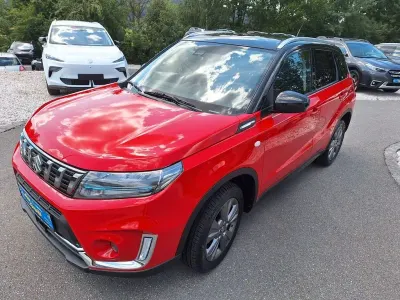 Gebraucht Suzuki Vitara Comfort 129 PS (94 kW) 2023 Bright red/cosmic black a9h SUV