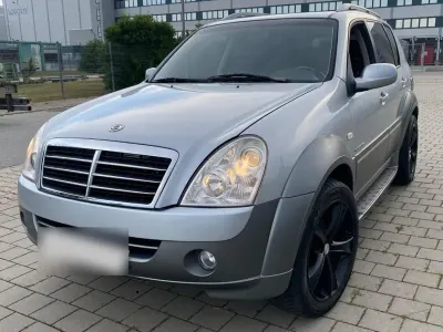 Gebraucht SsangYong Rexton 163 PS (119 kW) 2010 Silber SUV