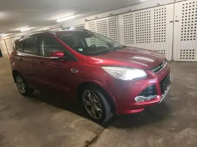 Gebraucht Ford Kuga 180 PS (132 kW) 2015 Rot SUV