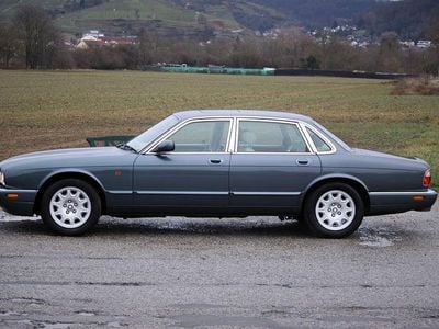 Usata Jaguar XJ Sovereign 284 CV (208 kW) 1998 Grigio Berlina
