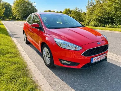 Gebraucht Ford Focus Business Edition 101 PS (74 kW) 2015 Rot Limousine