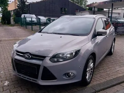 Gebraucht Ford Focus Titanium 125 PS (91 kW) 2014 Micastonesilber metallic Kombi