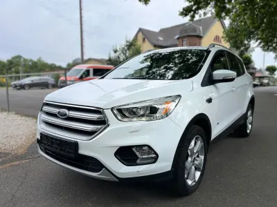 Gebraucht Ford Kuga Titanium 150 PS (110 kW) 2016 Weiß SUV
