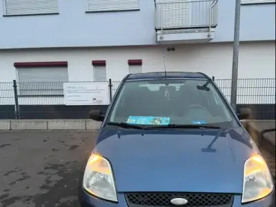 Gebraucht Ford Fiesta 69 PS (50 kW) 2005 Blau Kleinwagen