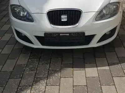 Używany Seat Leon Style 125 KM (91 kW) 2010 Biały Hatchback