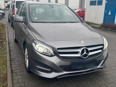 Gebraucht Mercedes B200 136 PS (100 kW) 2016 Grau Van / Kleinbus