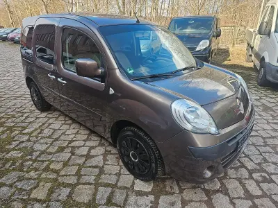 Gebraucht Renault Kangoo Expression 90 PS (66 kW) 2012 Braun Van / Kleinbus