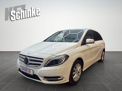 Gebraucht Mercedes B200 156 PS (114 kW) 2015 Weiß Van / Kleinbus