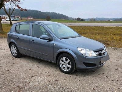 Grau Gebraucht 2007 Opel Astra Limousine | 2.800 € (Fairer Preis)