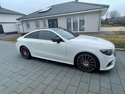 Gebraucht Mercedes E300 245 PS (180 kW) 2019 Weiß Coupé