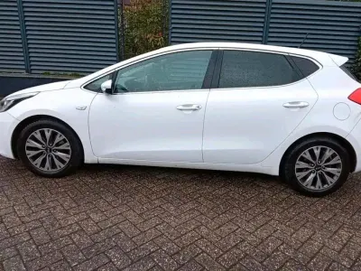 Begagnad Kia Ceed 136 HK (100 kW) 2016 Vit Halvkombi