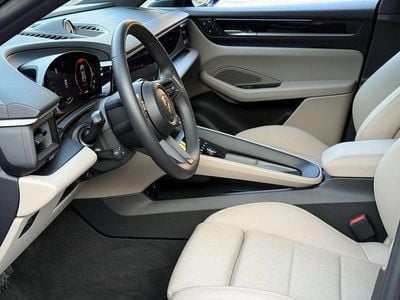 Second-hand Porsche Macan Sport 300 kW (408 CP) 2025 Albastru SUV