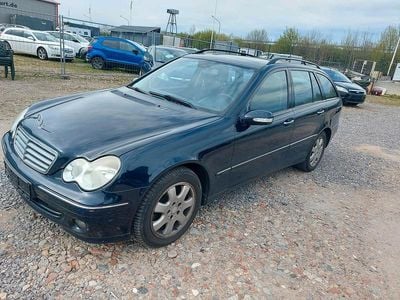 Usata Mercedes C200 Elegance 122 CV (89 kW) 2007 Blu Station wagon