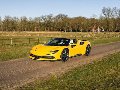 Gebraucht Ferrari SF90 999 PS (734 kW) 2023 Gelb Cabrio