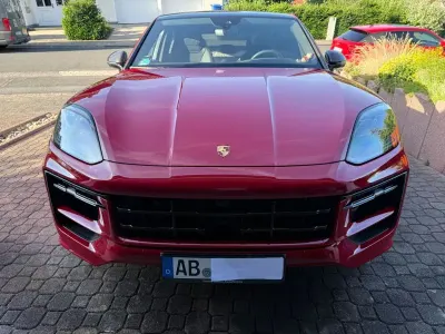 Gebraucht Porsche Cayenne 470 PS (345 kW) 2024 Rot SUV
