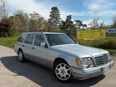 Gebraucht Mercedes E220 150 PS (110 kW) 1994 Silber Kombi