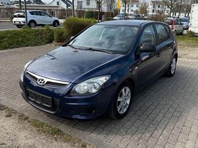 Gebraucht Hyundai i30 111 PS (81 kW) 2010 Blau Kleinwagen