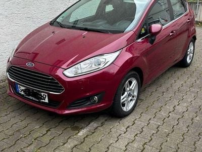 Gebraucht Ford Fiesta Titanium 101 PS (74 kW) 2013 Rot Kleinwagen