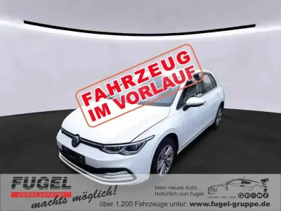 Gebraucht VW Golf VIII Life 131 PS (96 kW) 2023 Pure white Limousine